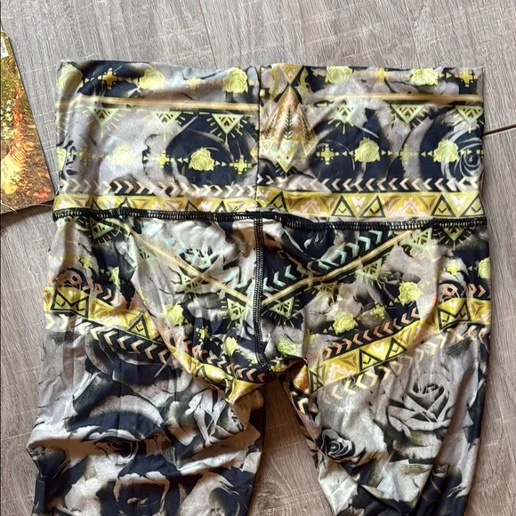 Teeki Black and Gold Floral Leggings - Picture 5 of 5